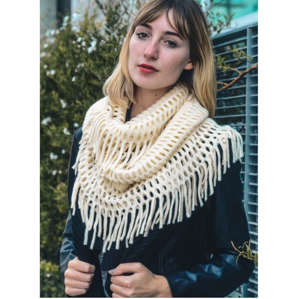 💲Sale 10/$15 ❤️Cream Knit Crochet Openwork Chenille Bulky Infinity Scarf Fringe